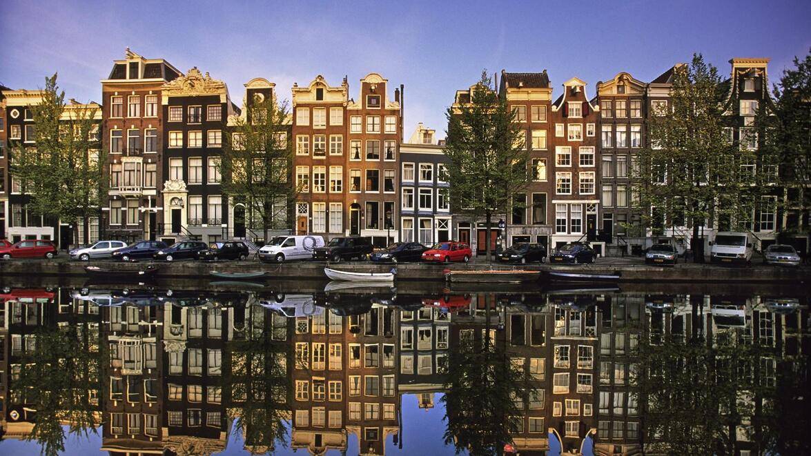
          Is Amsterdam Smarter than You?
  