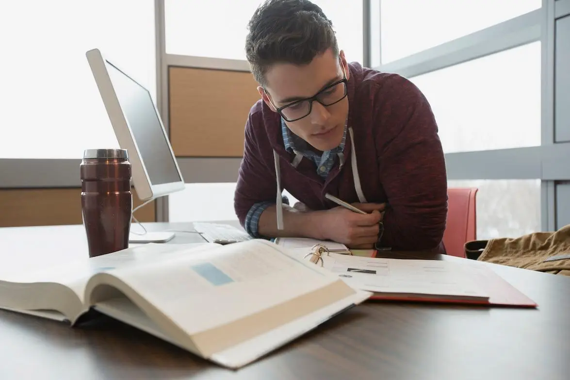 MBA or Specialized Master’s Degree: Which One is Best for You?